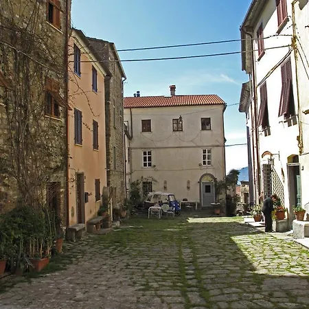 Nyaraló Caratteristico Nicola