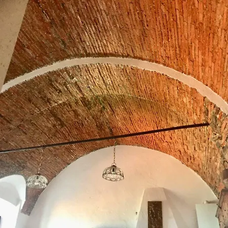 Nyaraló Caratteristico